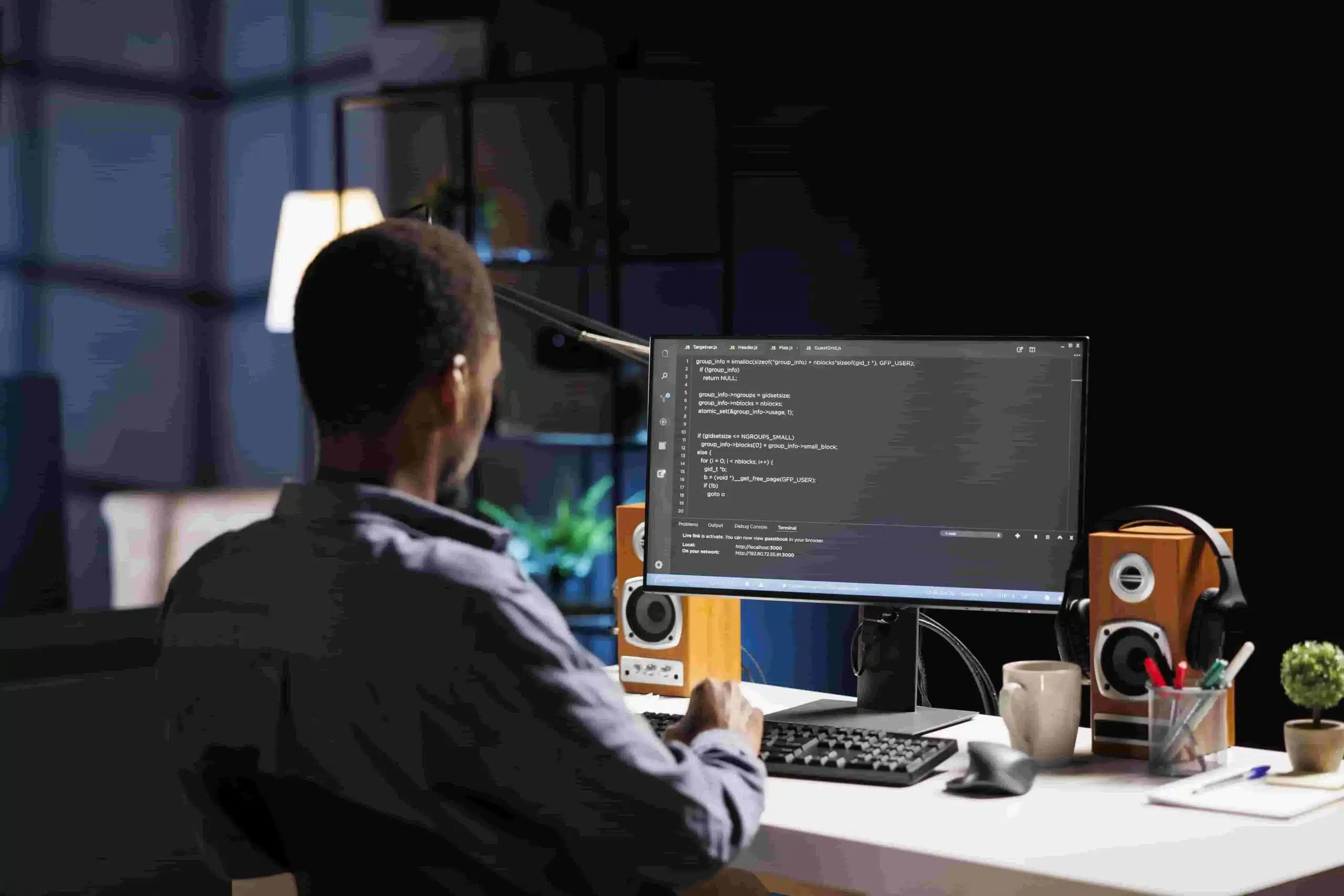 Do my coding homework - An expert is working on a coding task.